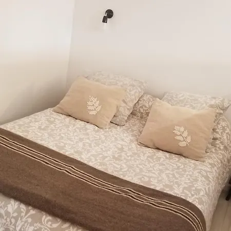Privat bolig Independant, Proche Hopitaux Est Lyon